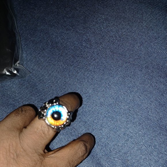 Silver ring - Picture 1 of 3